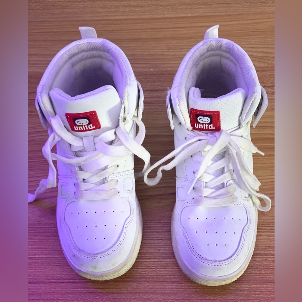 Boys White Sneakers 👟